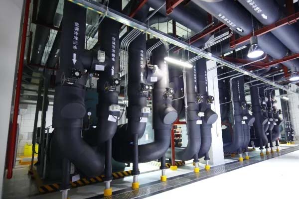 冷庫(kù)機(jī)房管道保溫.jpg 冷庫(kù)機(jī)房管道保溫.jpg